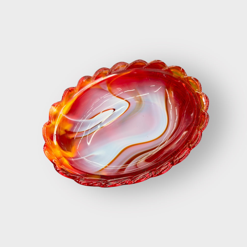 π Red & White Slag Glass Hen on Nest β Vintage Charm in Every Feather