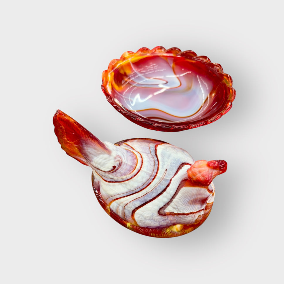 π Red & White Slag Glass Hen on Nest β Vintage Charm in Every Feather