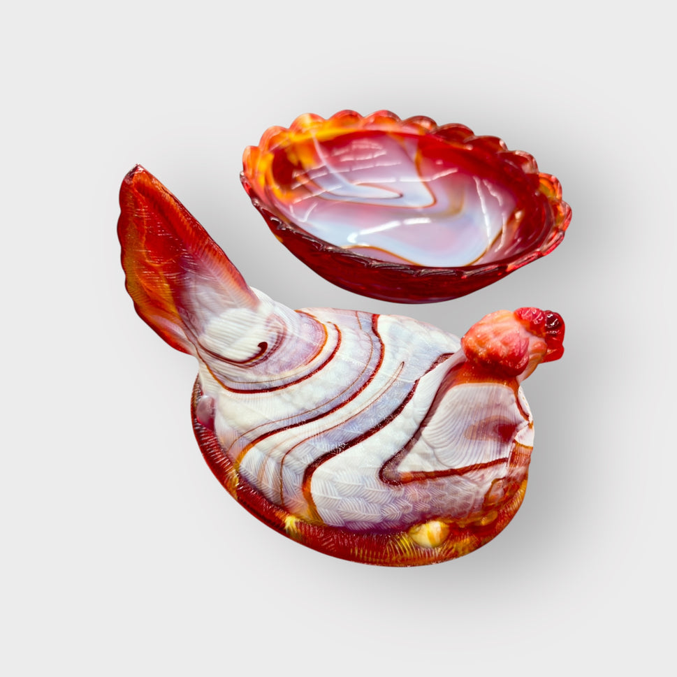 π Red & White Slag Glass Hen on Nest β Vintage Charm in Every Feather