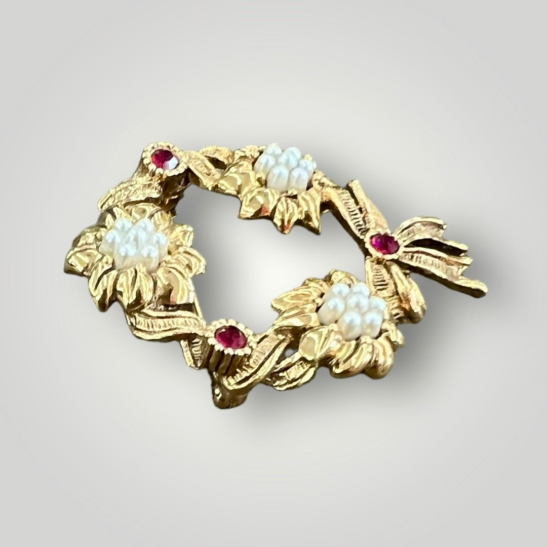 Vintage Avon wreath brooch