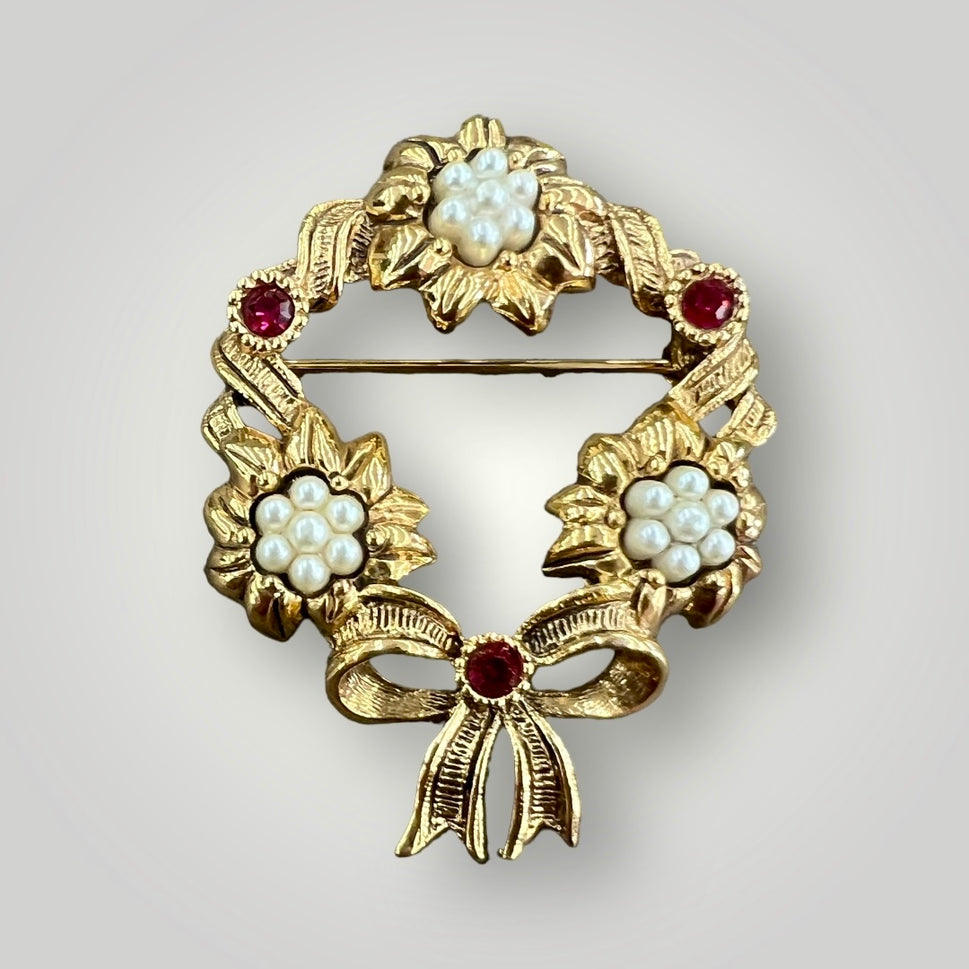 Vintage Avon wreath brooch