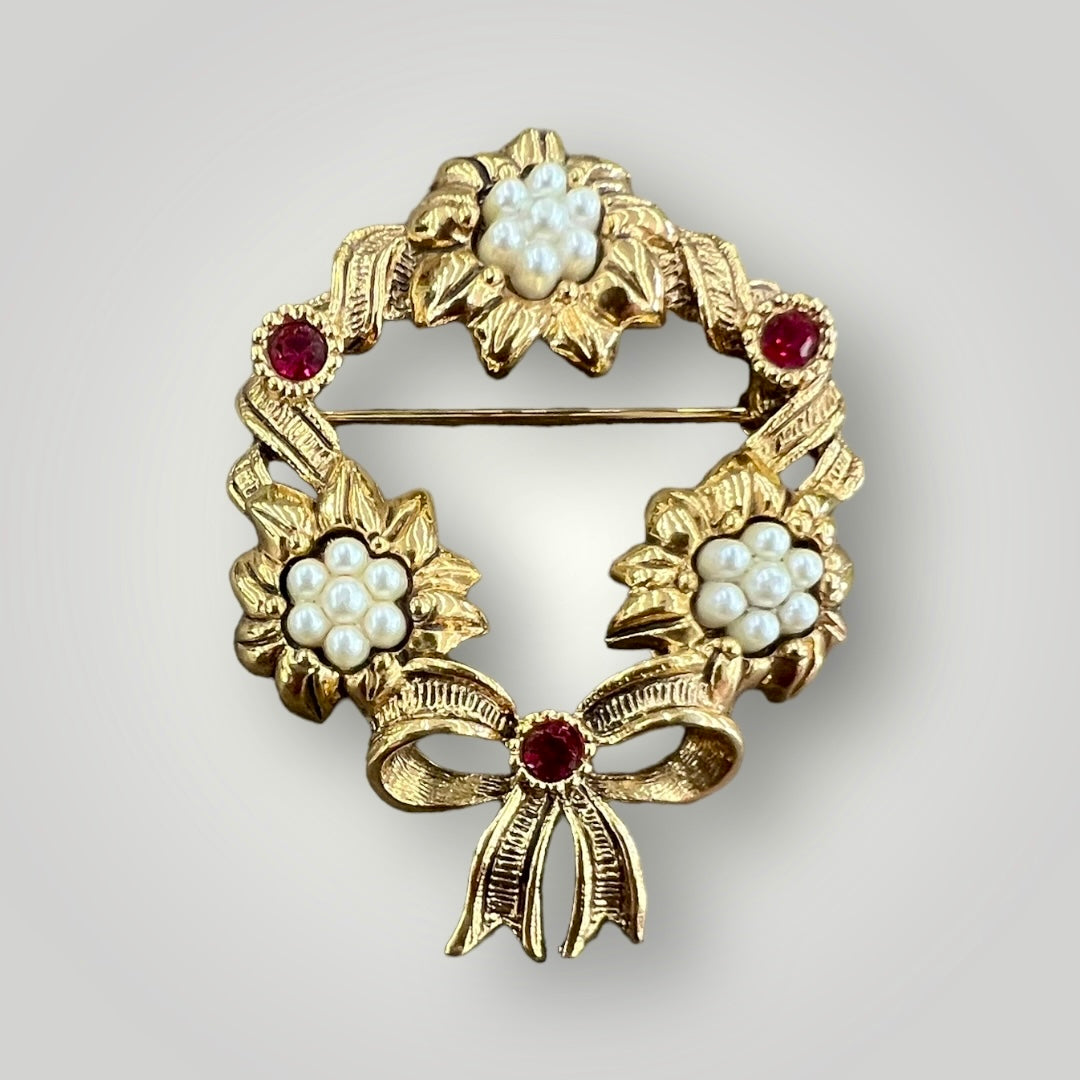 Vintage Avon wreath brooch